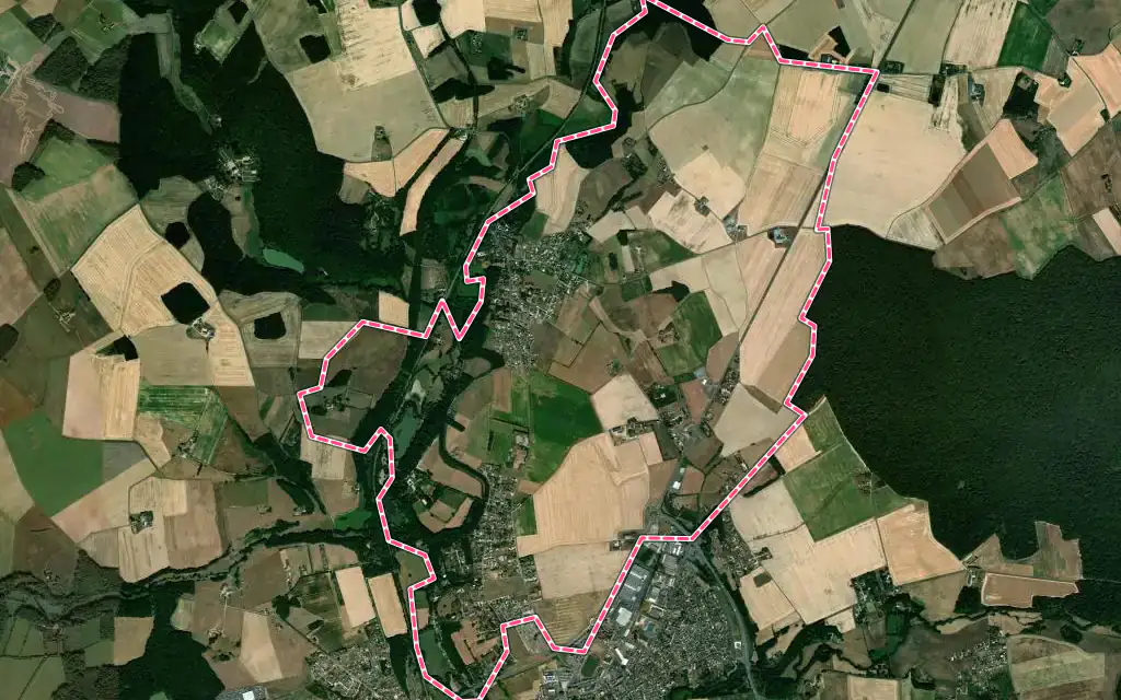 Vue satellite de Neuville-sur-Brenne avec ses contours administratifs