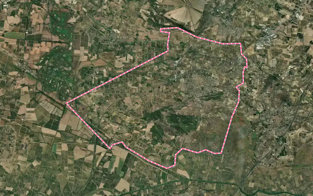 Vue satellite de Nissan-lez-Enserune avec ses contours administratifs