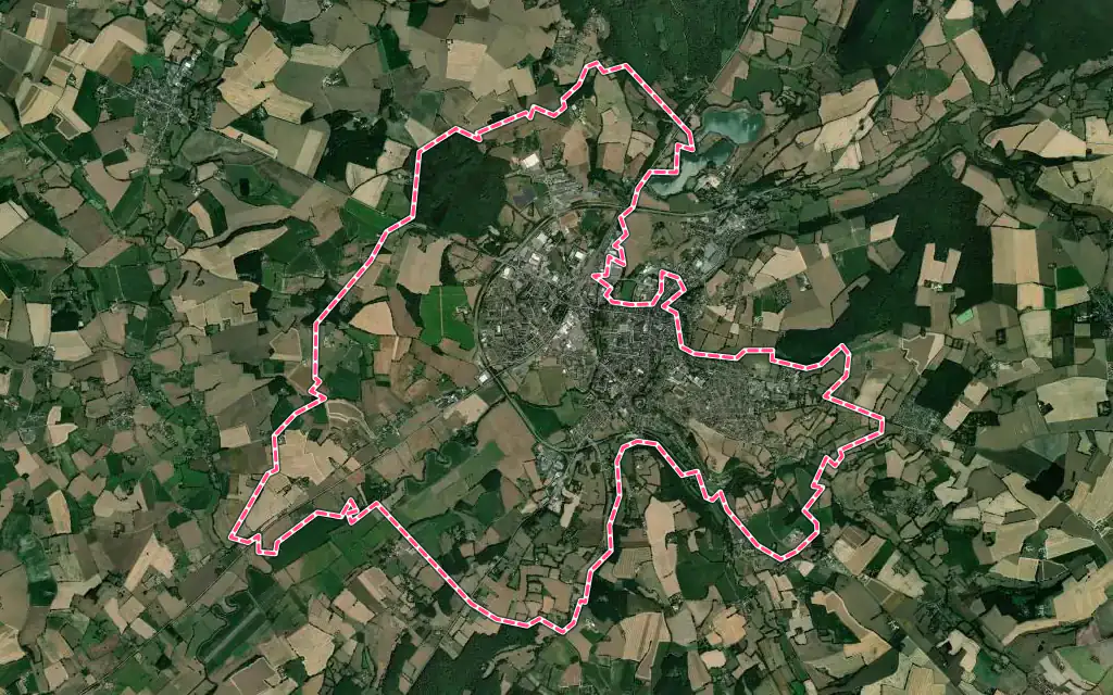 Vue satellite de Nogent-le-Rotrou avec ses contours administratifs