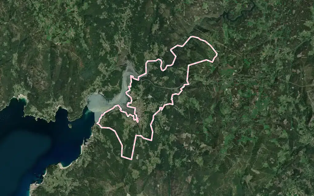 Vista satélite de Noia con su contorno administrativo
