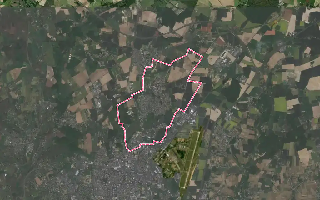 Vue satellite de Notre-Dame-d'Oé avec ses contours administratifs