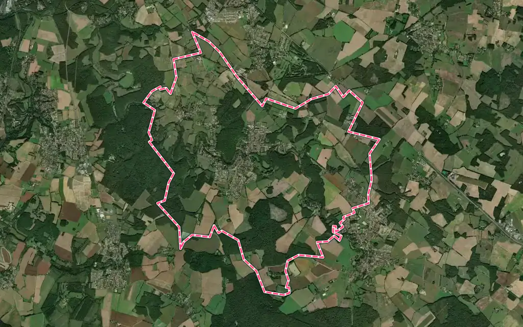 Vue satellite de Nouaillé-Maupertuis avec ses contours administratifs