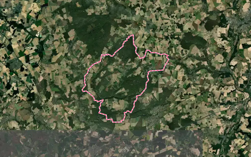 Vue satellite de Nouzilly avec ses contours administratifs