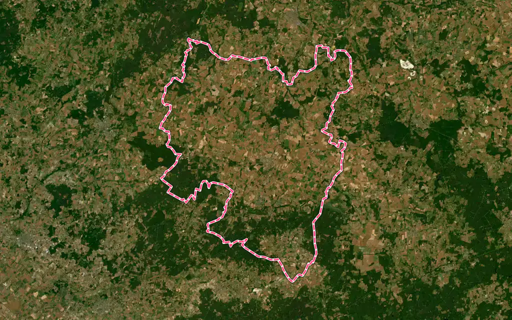 Vue satellite de Noyant-Villages avec ses contours administratifs