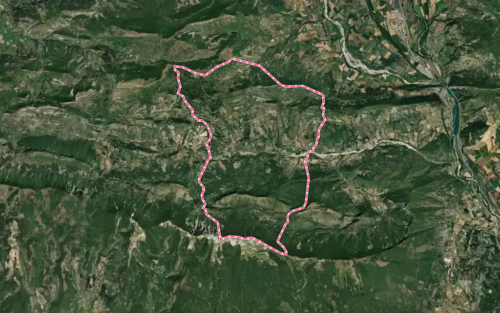 Vue satellite de Noyers-sur-Jabron avec ses contours administratifs