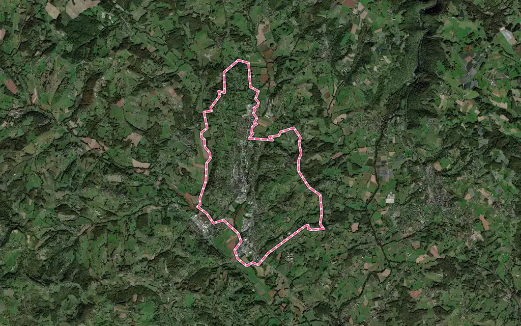 Vue satellite de Objat avec ses contours administratifs