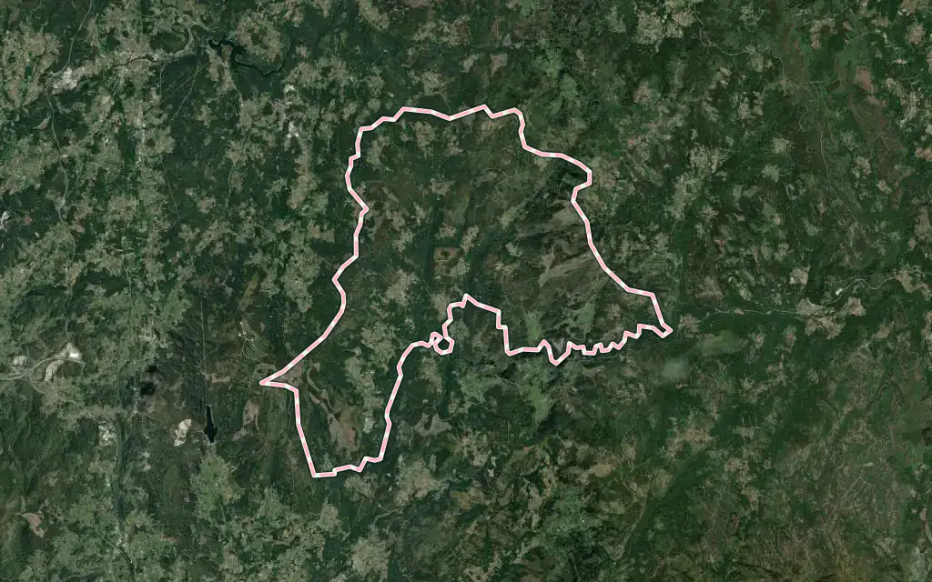 Vista satélite de O Campo Lameiro con su contorno administrativo