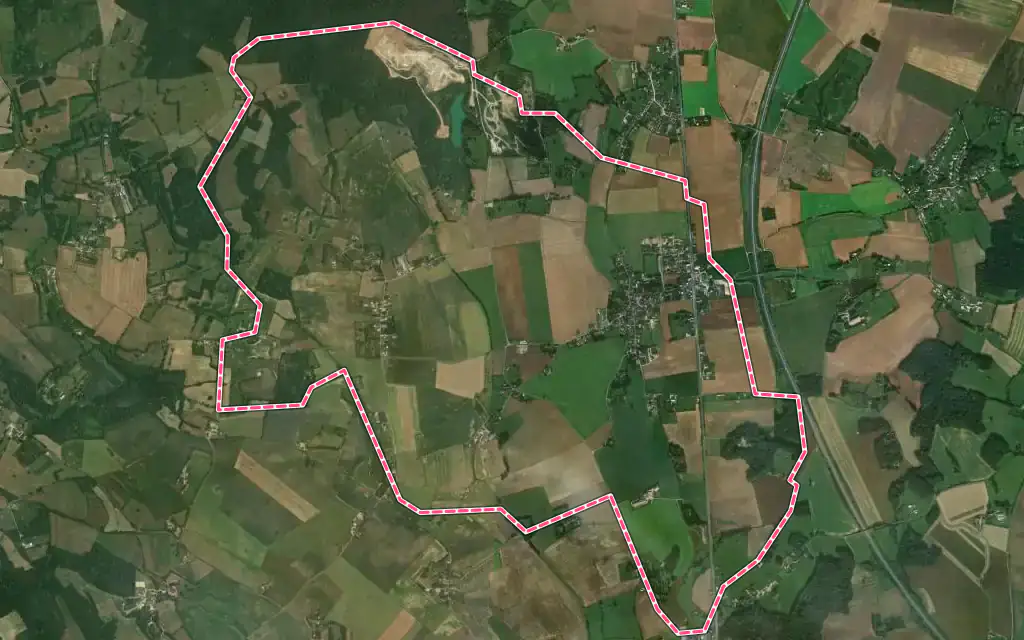 Vue satellite de Oisseau-le-Petit avec ses contours administratifs