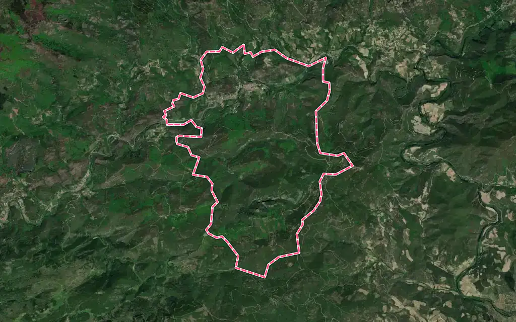 Vue satellite de Olargues avec ses contours administratifs
