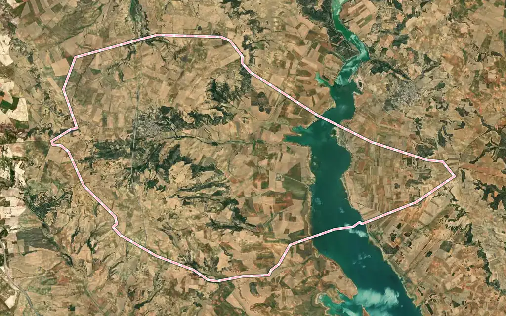 Vista satélite de Olivares de Júcar con su contorno administrativo