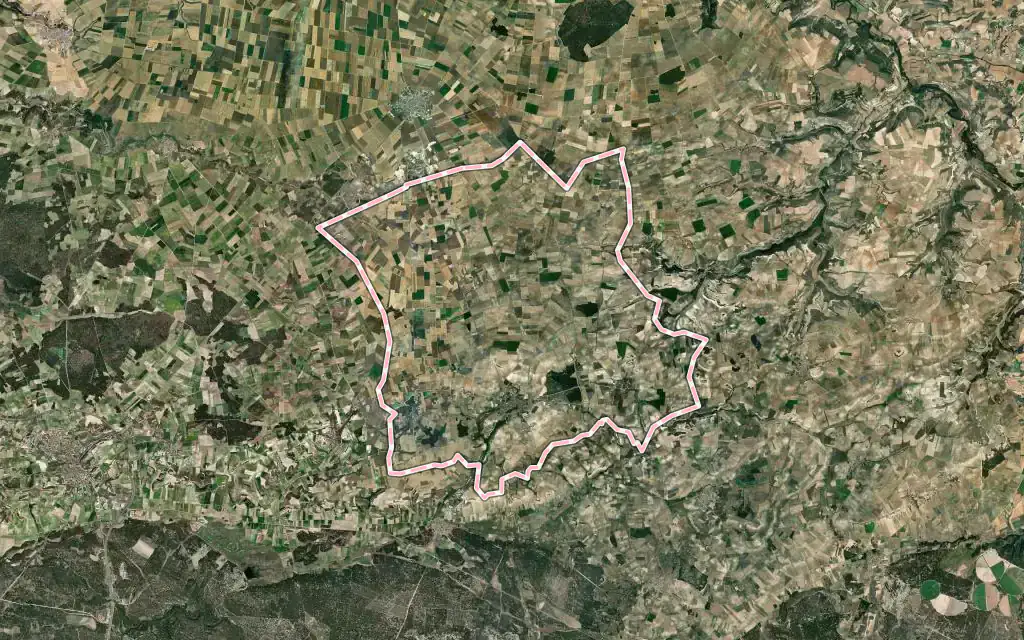 Vista satélite de Olombrada con su contorno administrativo