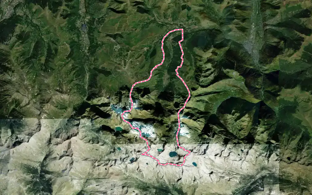 Vue satellite de Oô avec ses contours administratifs