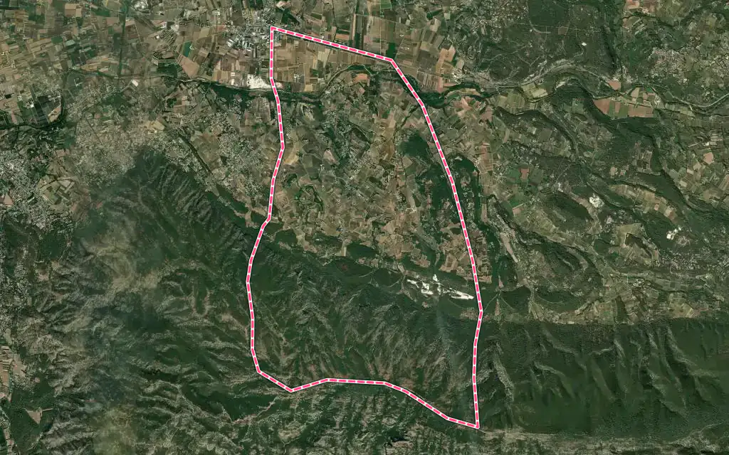 Vue satellite de Oppède avec ses contours administratifs