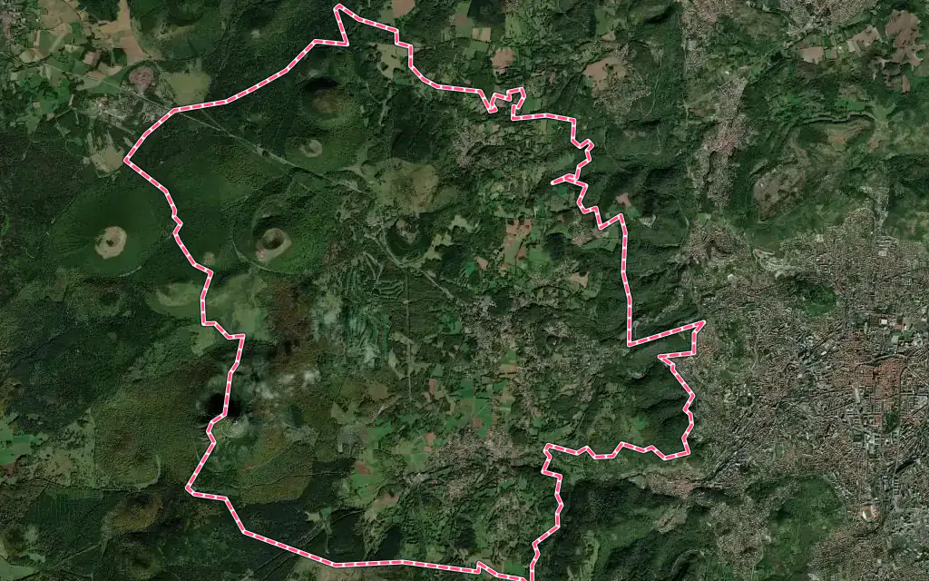 Vue satellite de Orcines avec ses contours administratifs