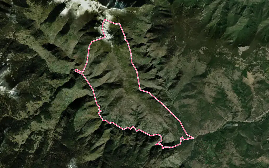 Vue satellite de Oreilla avec ses contours administratifs