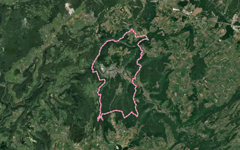 Vue satellite de Ornans avec ses contours administratifs