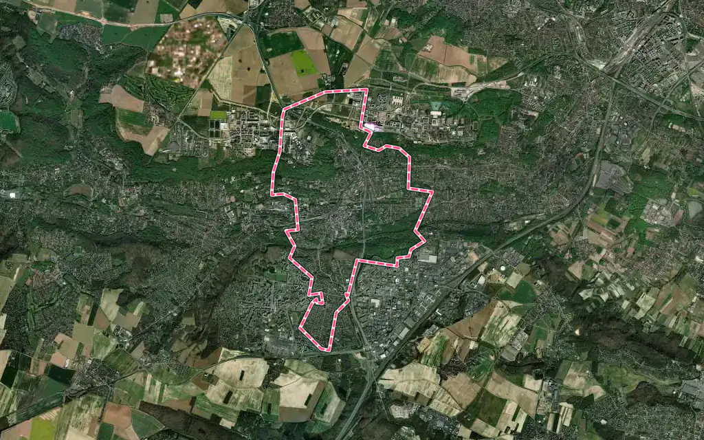 Vue satellite de Orsay avec ses contours administratifs