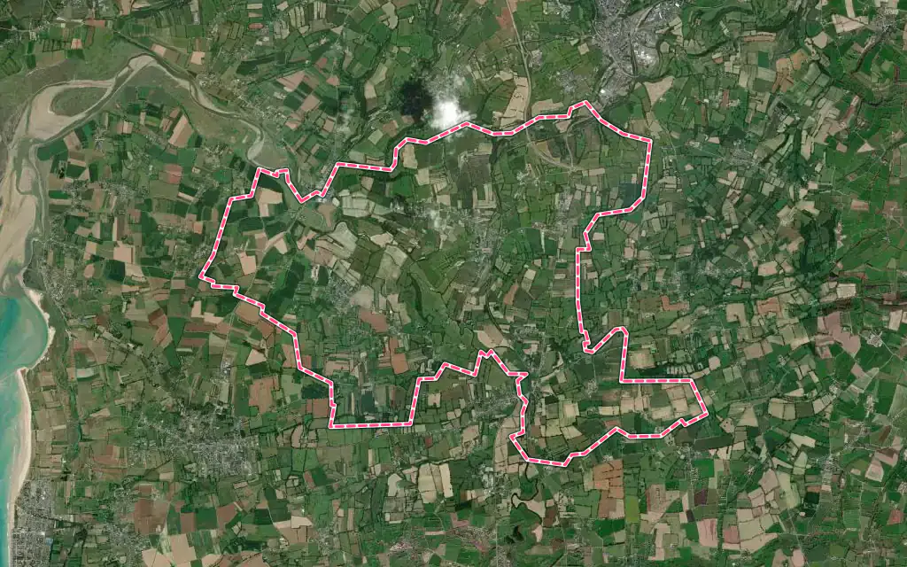 Vue satellite de Orval sur Sienne avec ses contours administratifs