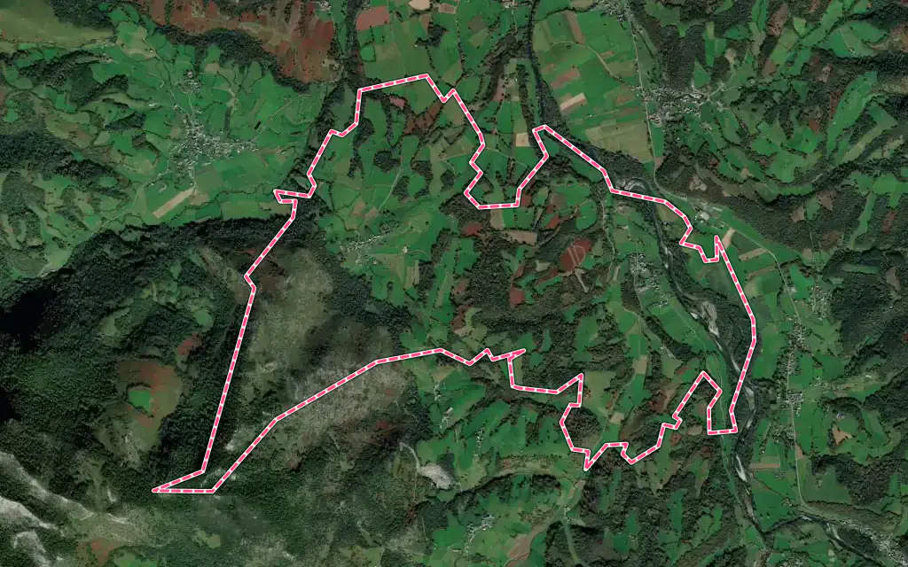 Vue satellite de Ossas-Suhare avec ses contours administratifs