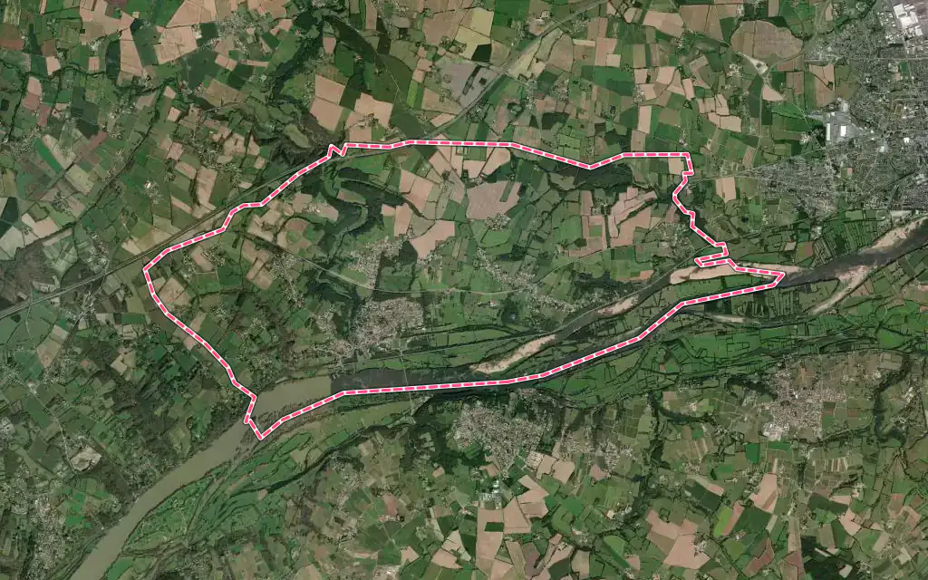 Vue satellite de Oudon avec ses contours administratifs