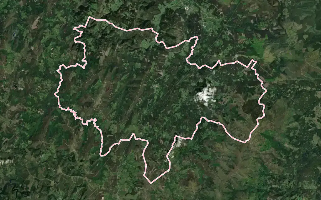 Vista satélite de Ourol con su contorno administrativo