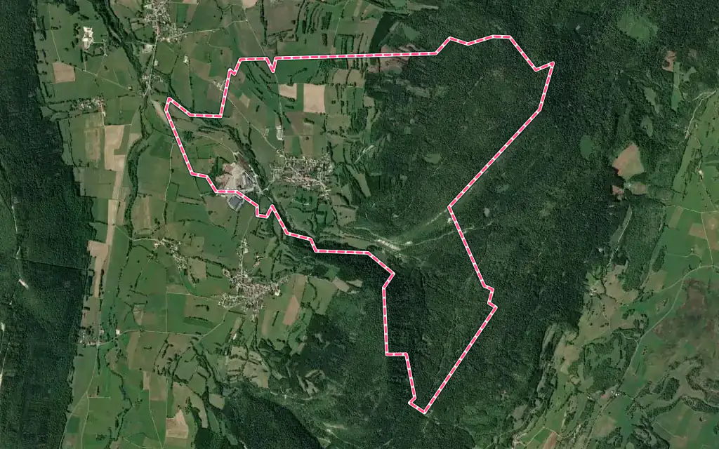 Vue satellite de Outriaz avec ses contours administratifs