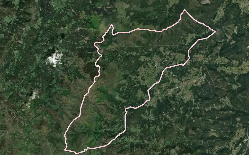 Vista satélite de O Valadouro con su contorno administrativo