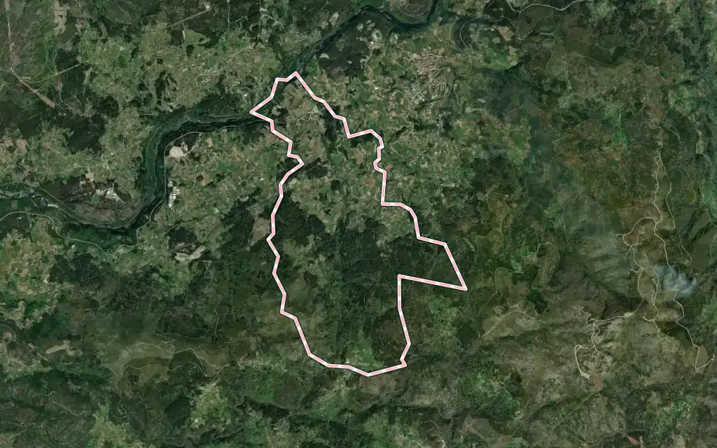 Vista satélite de Paderne con su contorno administrativo