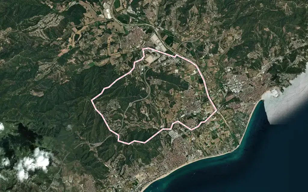 Vista satélite de Palafolls con su contorno administrativo