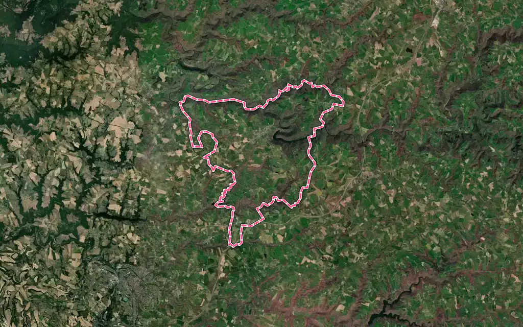 Vue satellite de Pampelonne avec ses contours administratifs