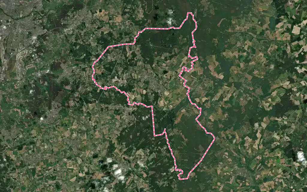 Vue satellite de Parigné-l'Évêque avec ses contours administratifs