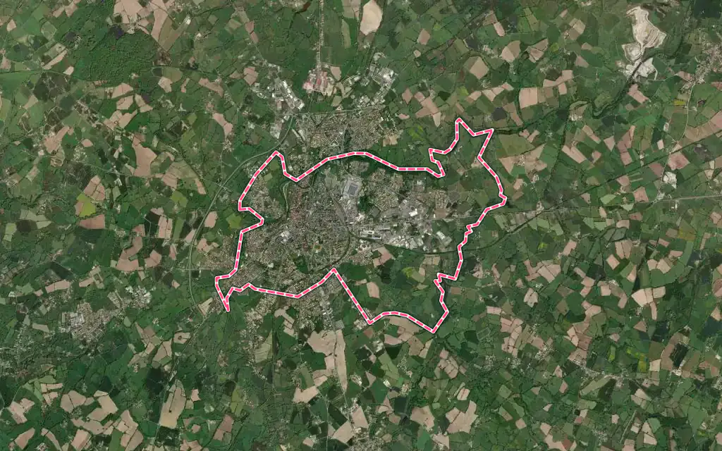 Vue satellite de Parthenay avec ses contours administratifs