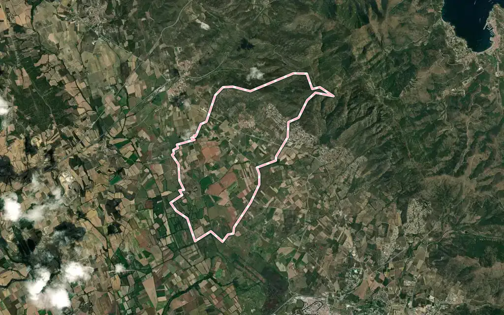 Vista satélite de Pau con su contorno administrativo