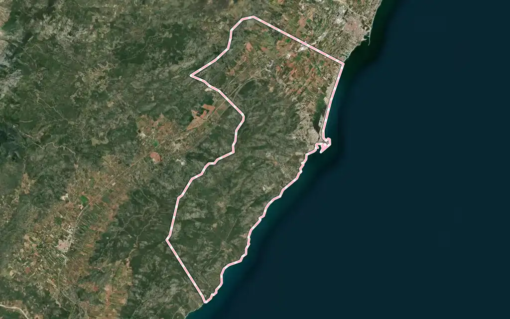 Vista satélite de Peníscola / Peñíscola con su contorno administrativo