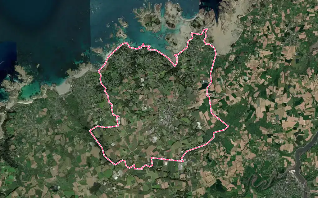 Vue satellite de Penvénan avec ses contours administratifs