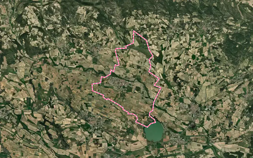 Vue satellite de Pépieux avec ses contours administratifs