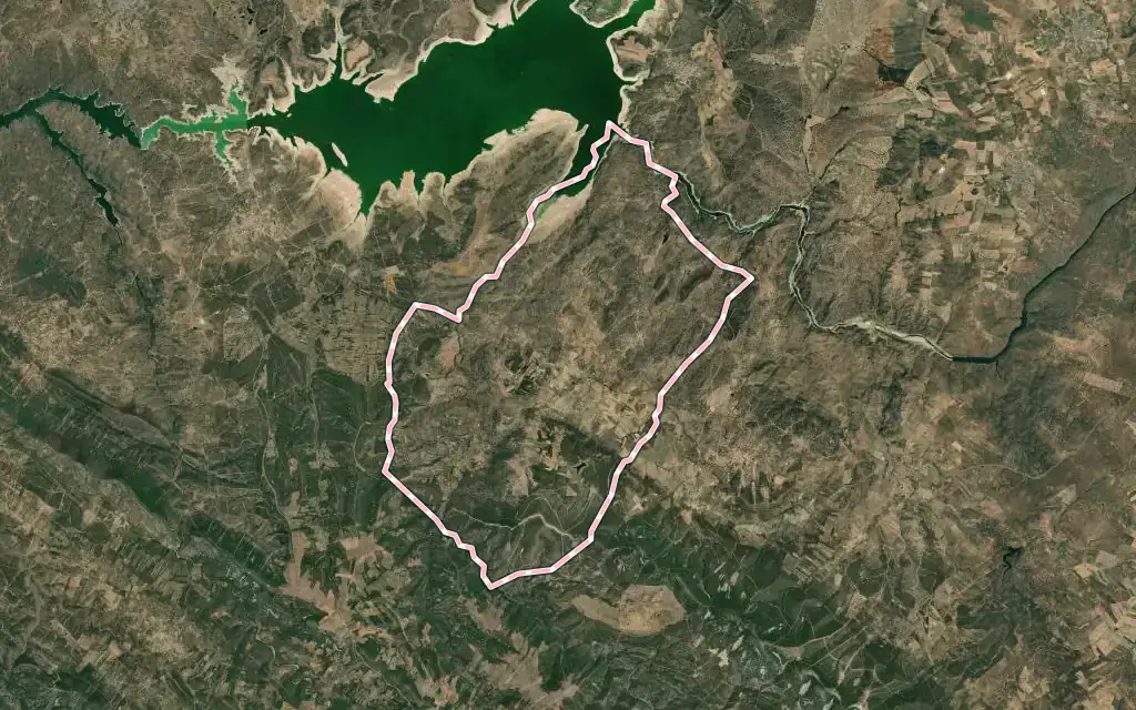 Vista satélite de Peraleda de San Román con su contorno administrativo