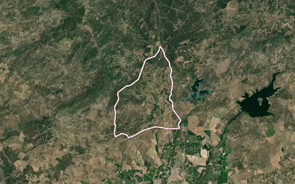 Vista satélite de Perales del Puerto con su contorno administrativo