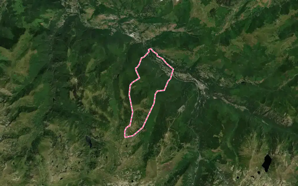Vue satellite de Perles-et-Castelet avec ses contours administratifs