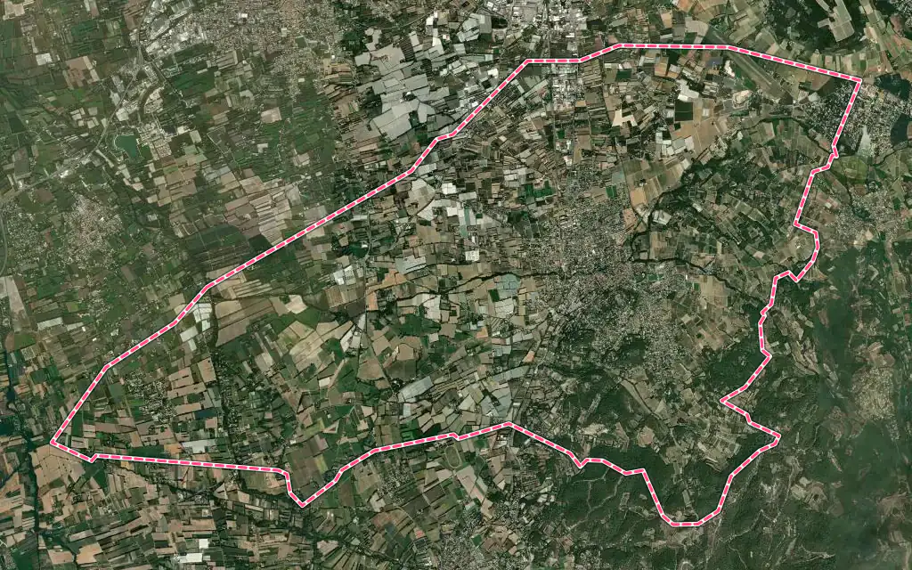 Vue satellite de Pernes-les-Fontaines avec ses contours administratifs