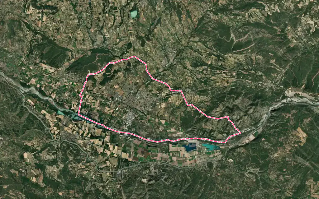 Vue satellite de Pertuis avec ses contours administratifs