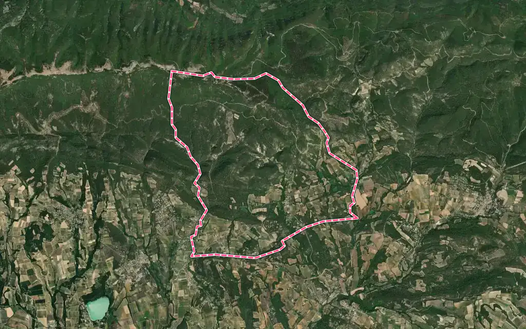 Vue satellite de Peypin-d'Aigues avec ses contours administratifs