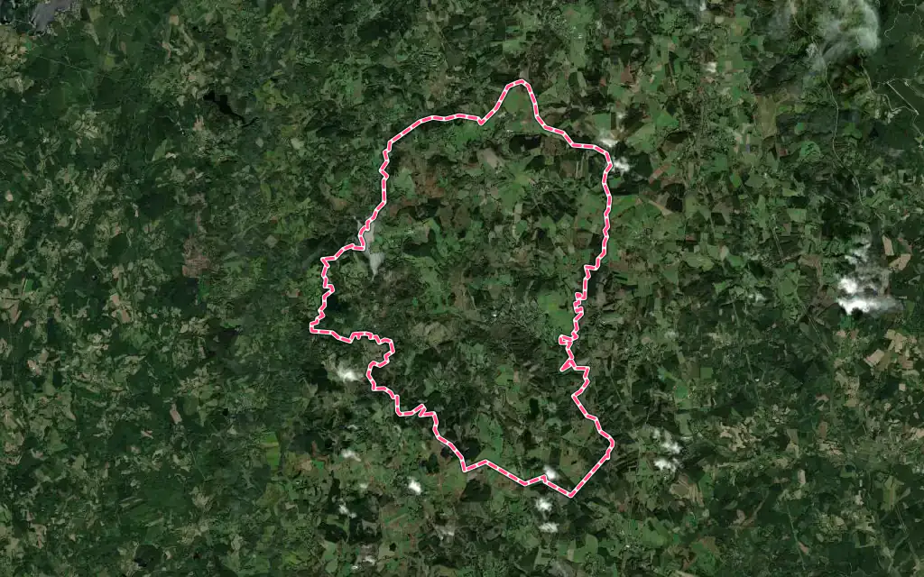 Vue satellite de Peyrelevade avec ses contours administratifs