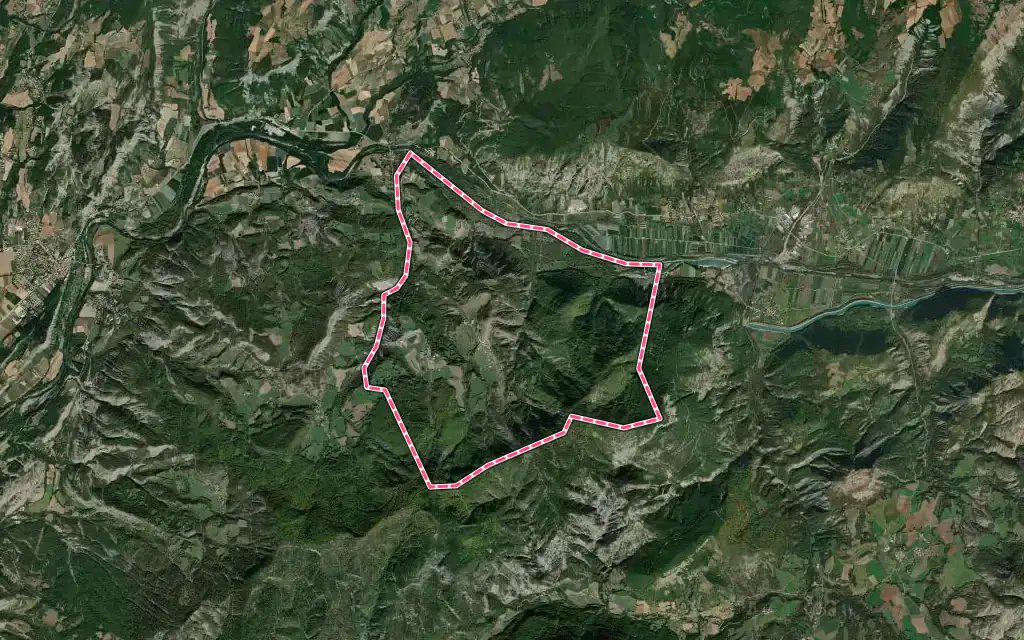 Vue satellite de Piégut avec ses contours administratifs