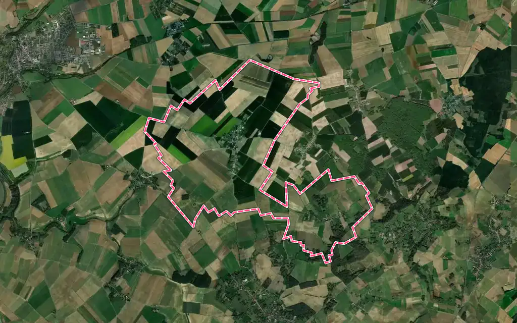 Vue satellite de Piennes-Onvillers avec ses contours administratifs