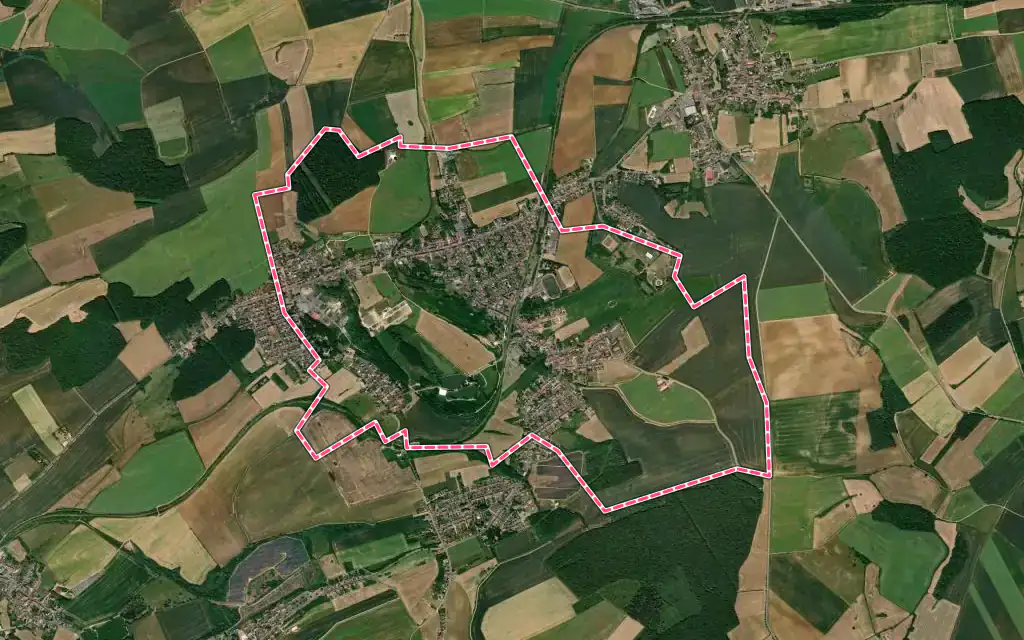 Vue satellite de Piennes avec ses contours administratifs