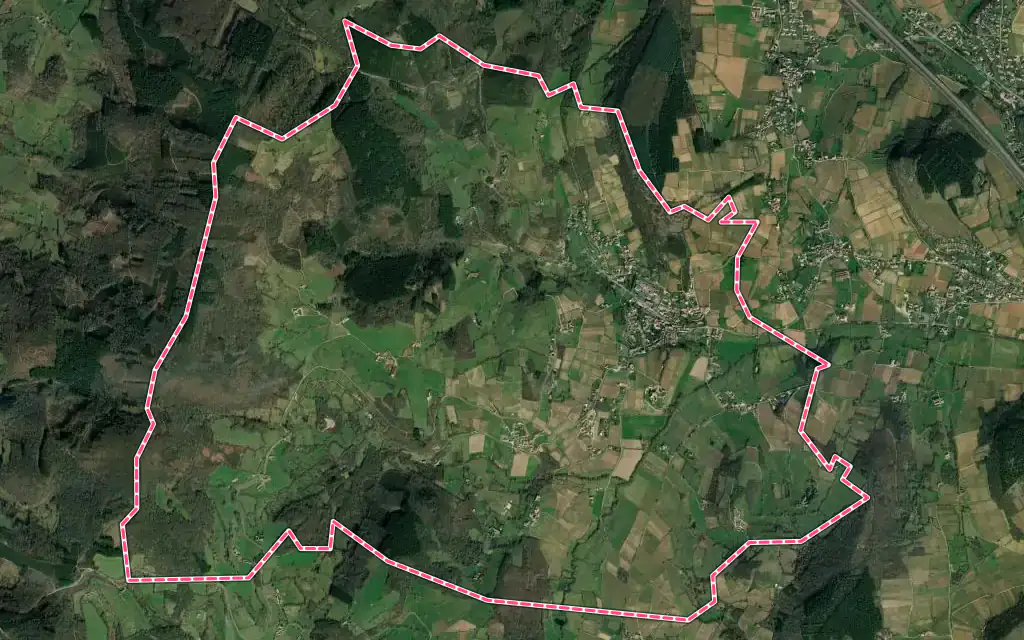Vue satellite de Pierreclos avec ses contours administratifs