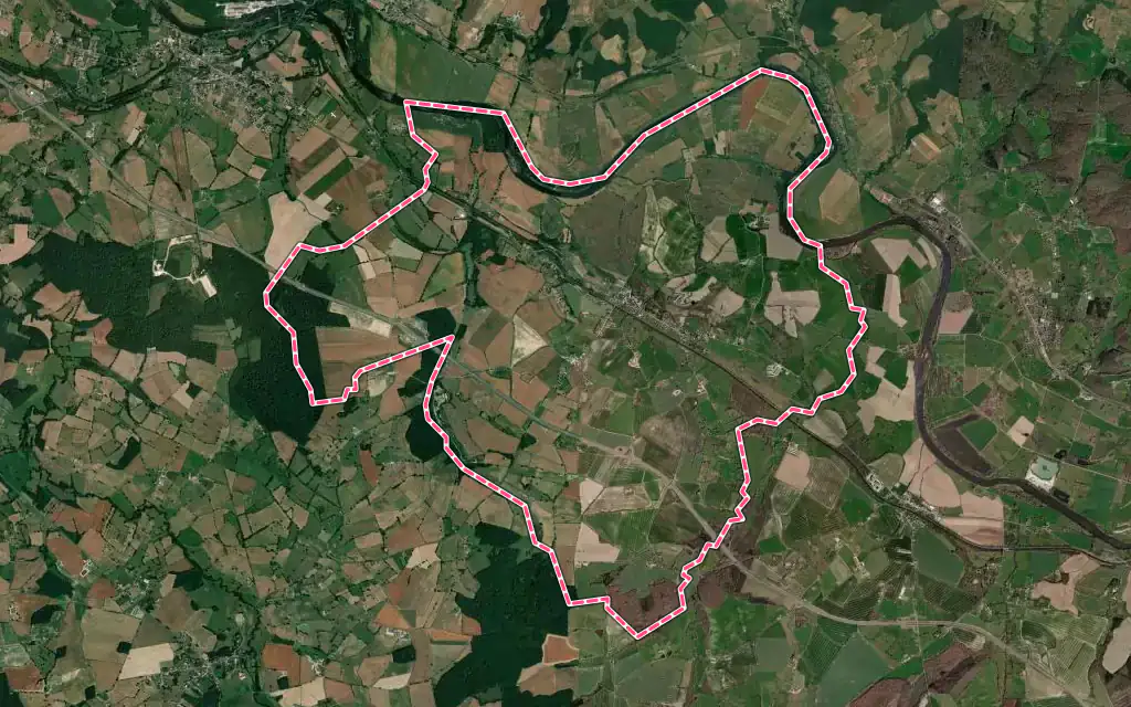 Vue satellite de Pierrefitte-sur-Loire avec ses contours administratifs
