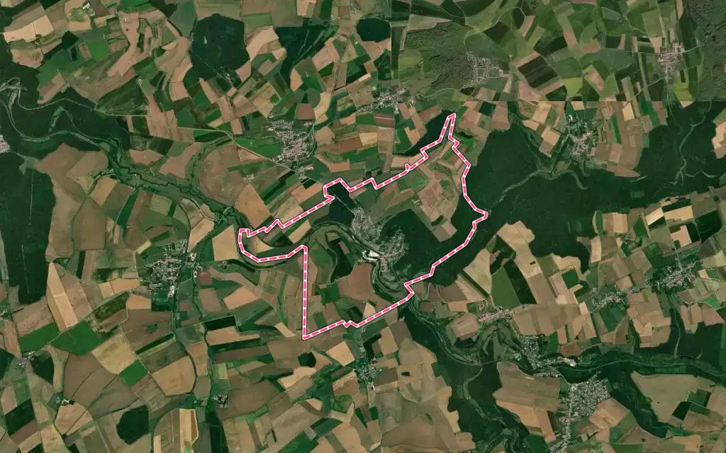Vue satellite de Pierrepont avec ses contours administratifs
