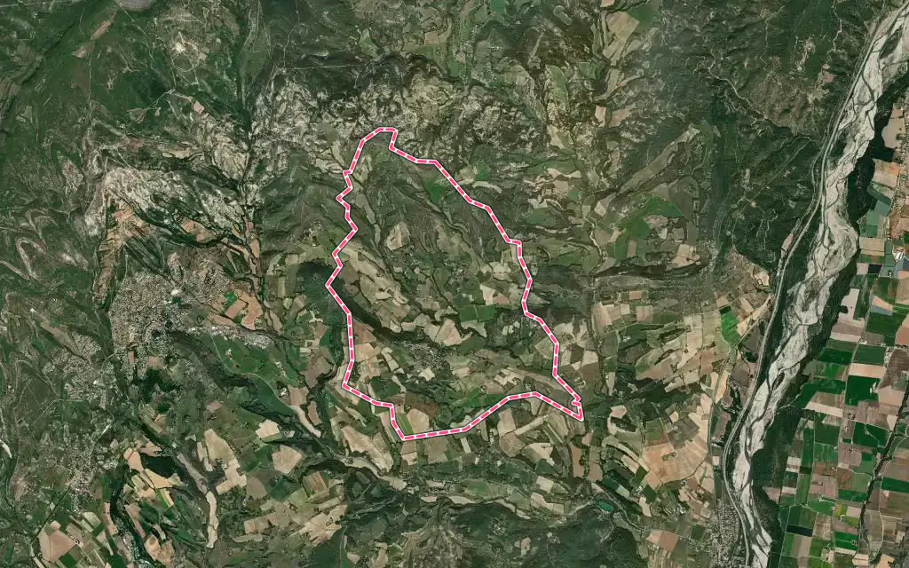 Vue satellite de Pierrerue avec ses contours administratifs